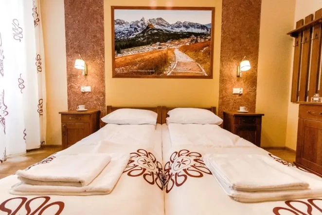 Izba Comfort/Balkón pre 2+1 hostí s vlastnou kúpeľňou a výhľadom na hory